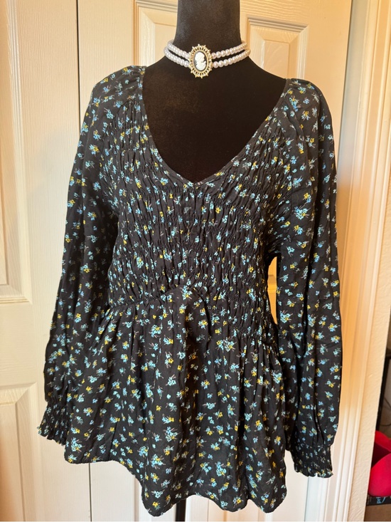 Ava & Viv Tops - Ava & Viv Navy Blue Smocked Floral Cotton Tunic